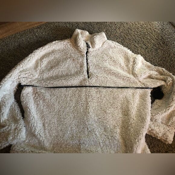 Beautiful super soft plush pull over cotton blend coral velvet light gray.Sherpa - Picture 8 of 9